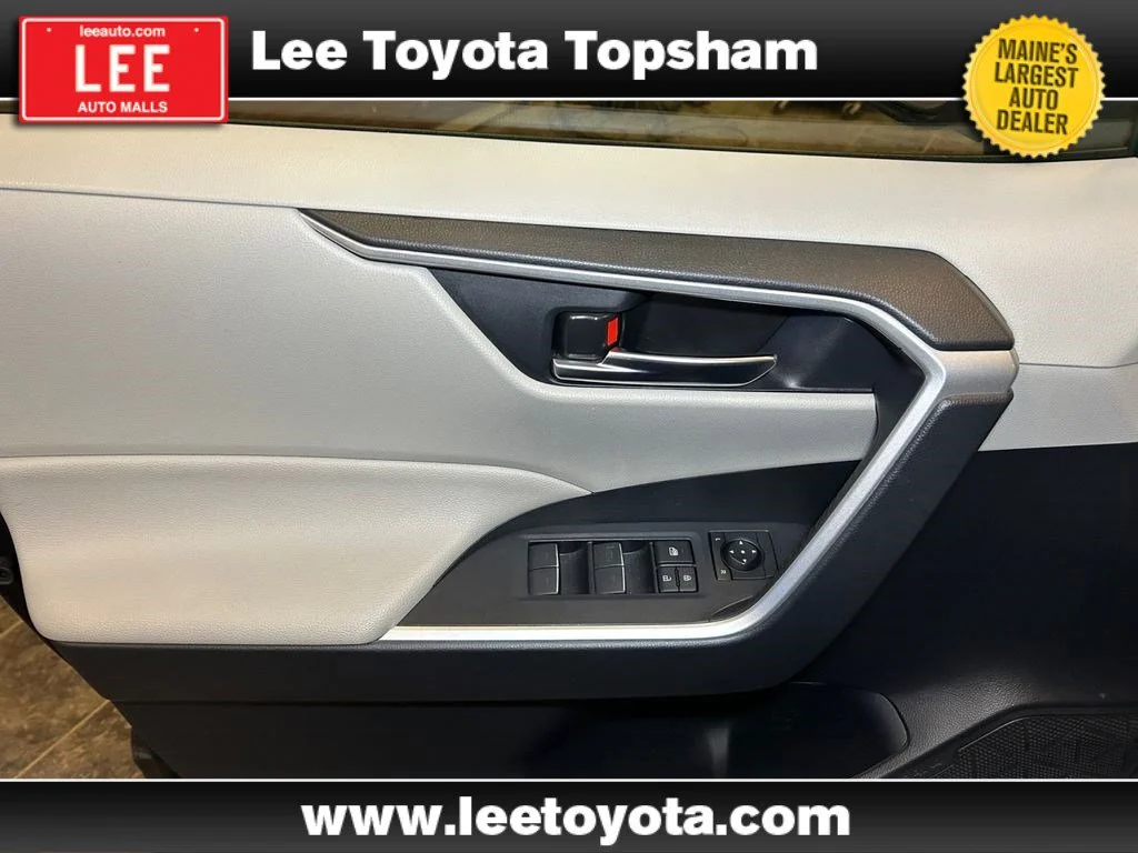 Certified Used 2025 Blueprint Toyota Hybrid XLE image 19
