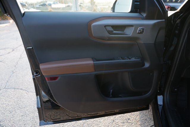 New 2025 Shadow Black Ford Outer Banks® image 27