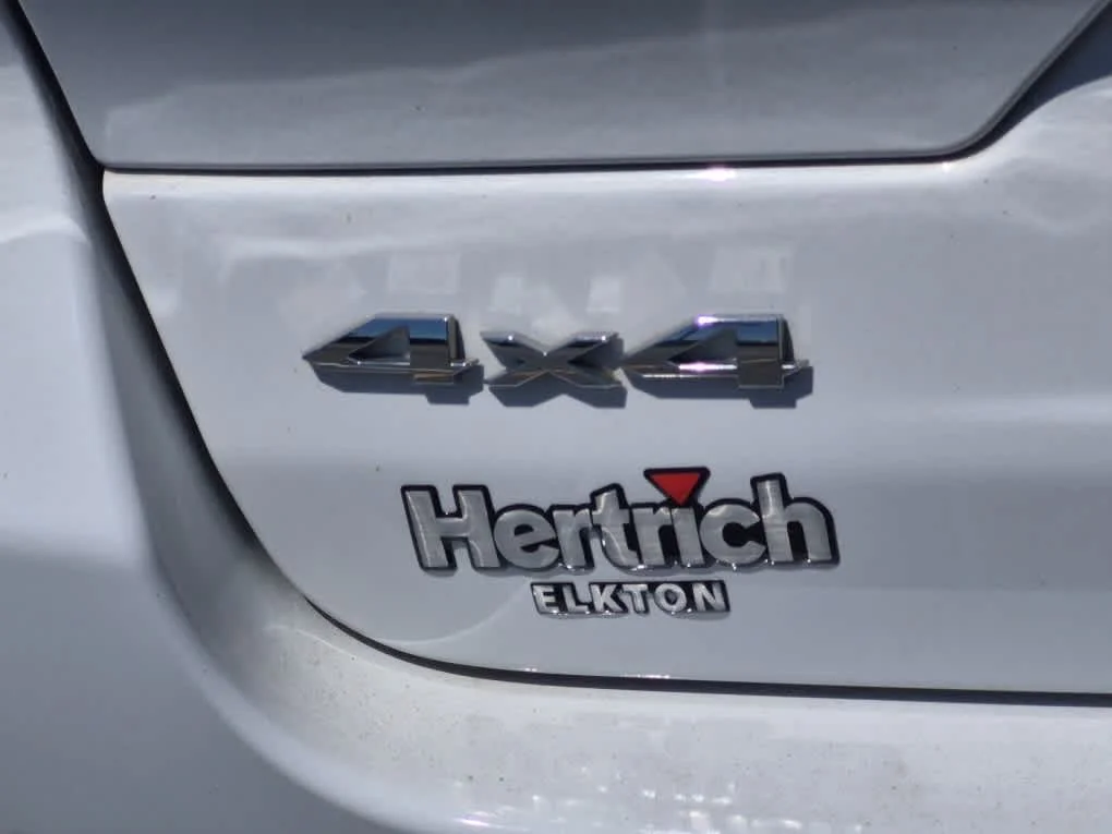 Used 2023 Bright White Clearcoat Jeep Laredo image 21