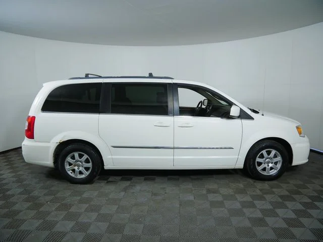 Used 2012 White Chrysler Touring image 8