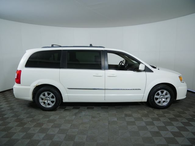 Used 2012 White Chrysler Touring image 10