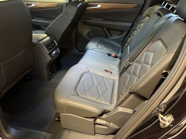 New 2026 Black Volkswagen 2.0T SE w/Technology image 10
