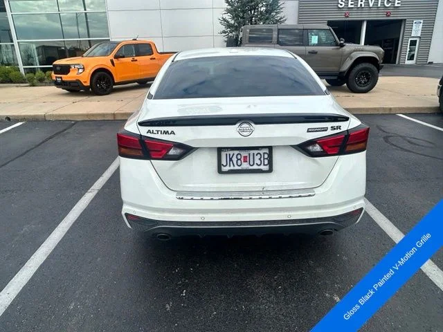 Used 2022 White Nissan 2.5 SR image 8