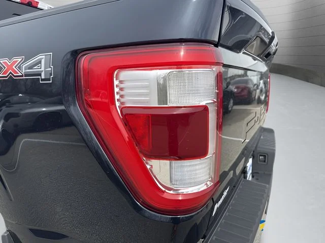 Used 2021 Blue Ford Lariat image 28