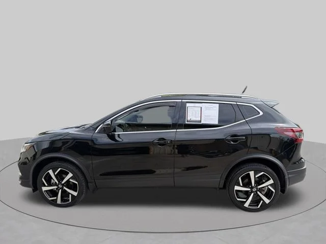 Used 2022 Black Nissan SL image 8