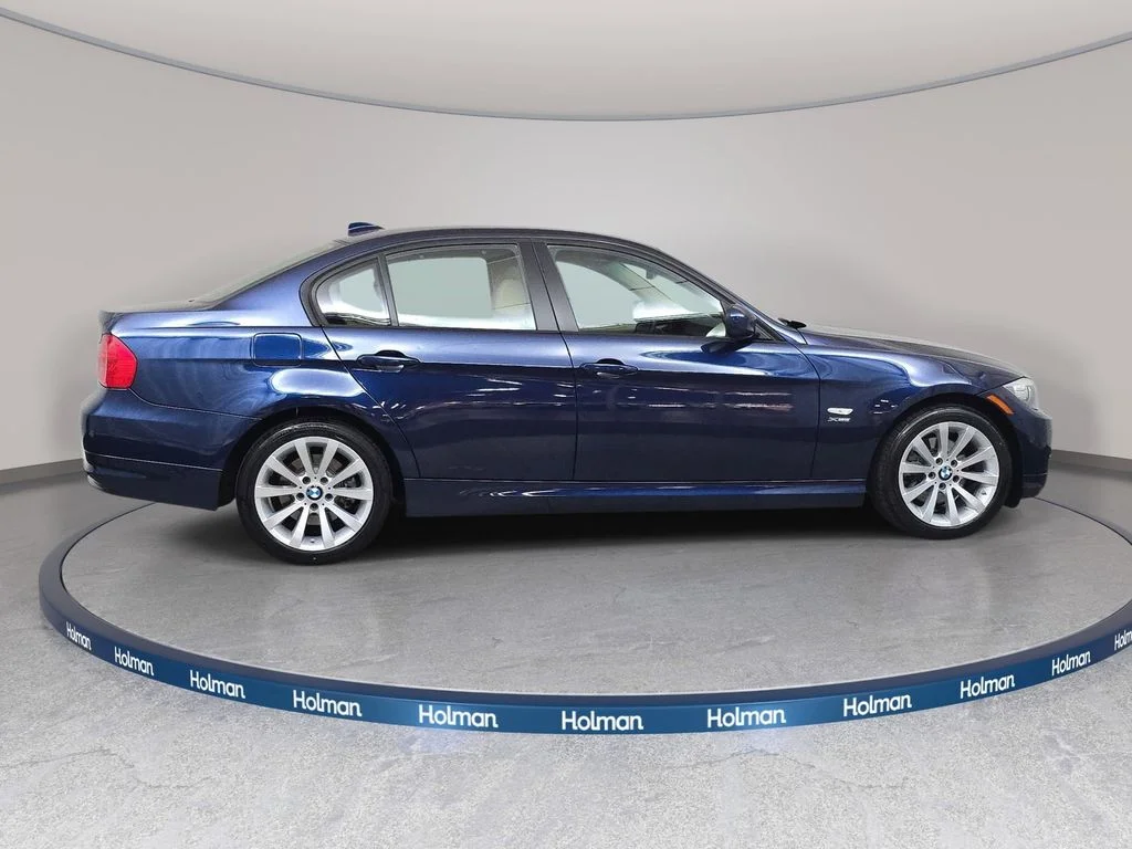 Used 2011 Deep Sea Blue Metallic BMW 328i xDrive image 5