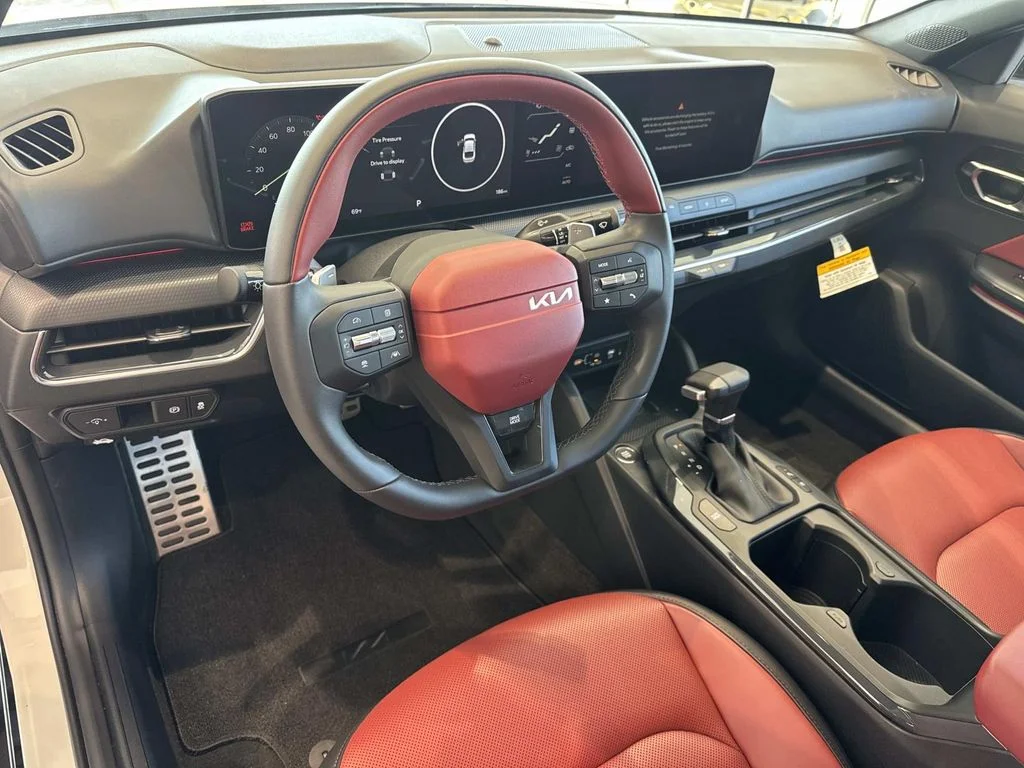 2025 Kia K4 GT-Line Turbo - Photo 9