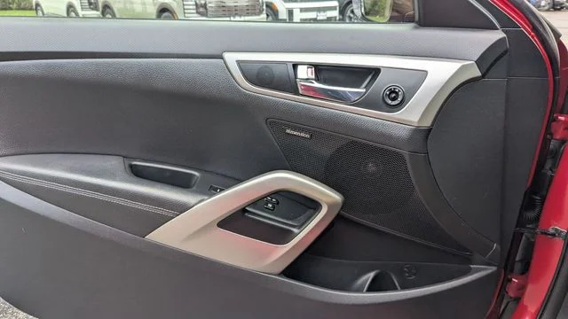 2015 Hyundai Veloster Base - Photo 13