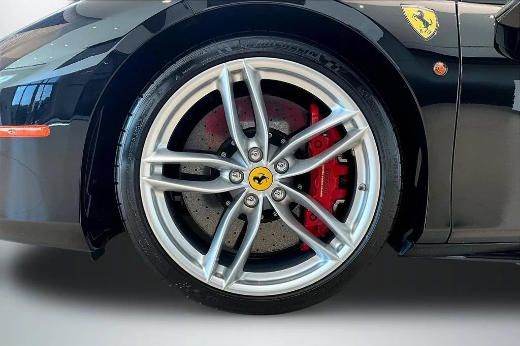 Used 2017 Nero Ferrari  image 27