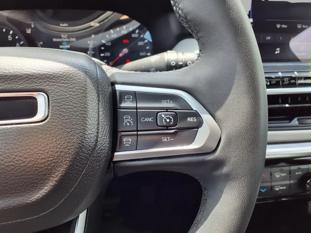 Used 2025 White Jeep Limited image 13