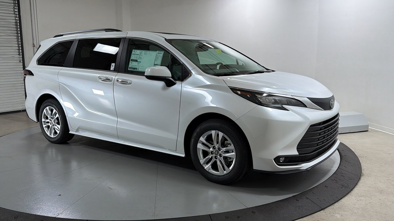New 2026 Wind Chill Pearl <sup>1</sup> Toyota  XLE image 3