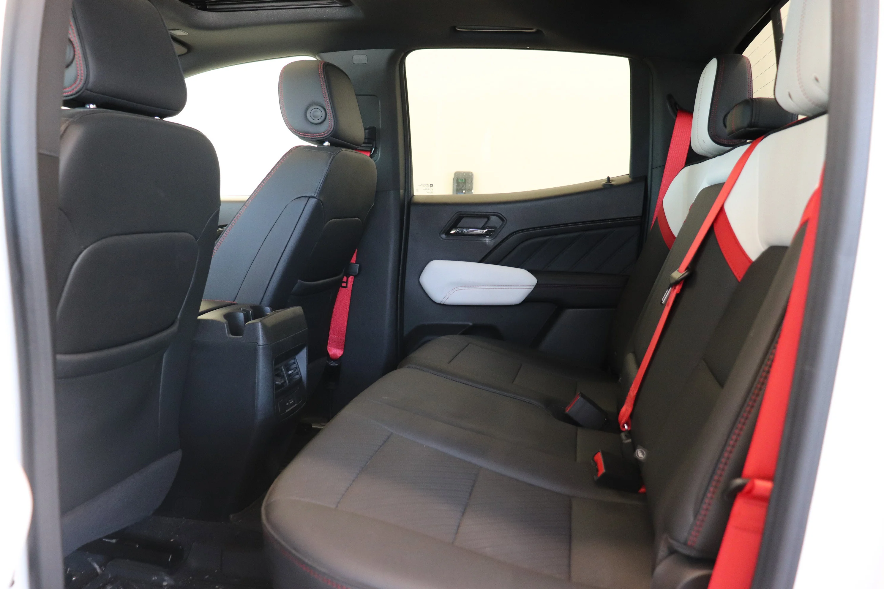Used 2024 White GMC AT4X image 11