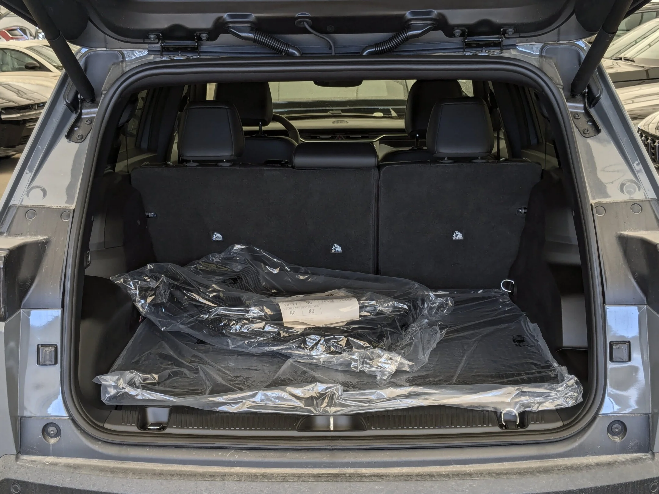 New 2026 Grey Jeep Limited - - Hybrid - Dual-Pane Pano Sunroof - Capri Leatherette - Power Liftgate & More! image 27