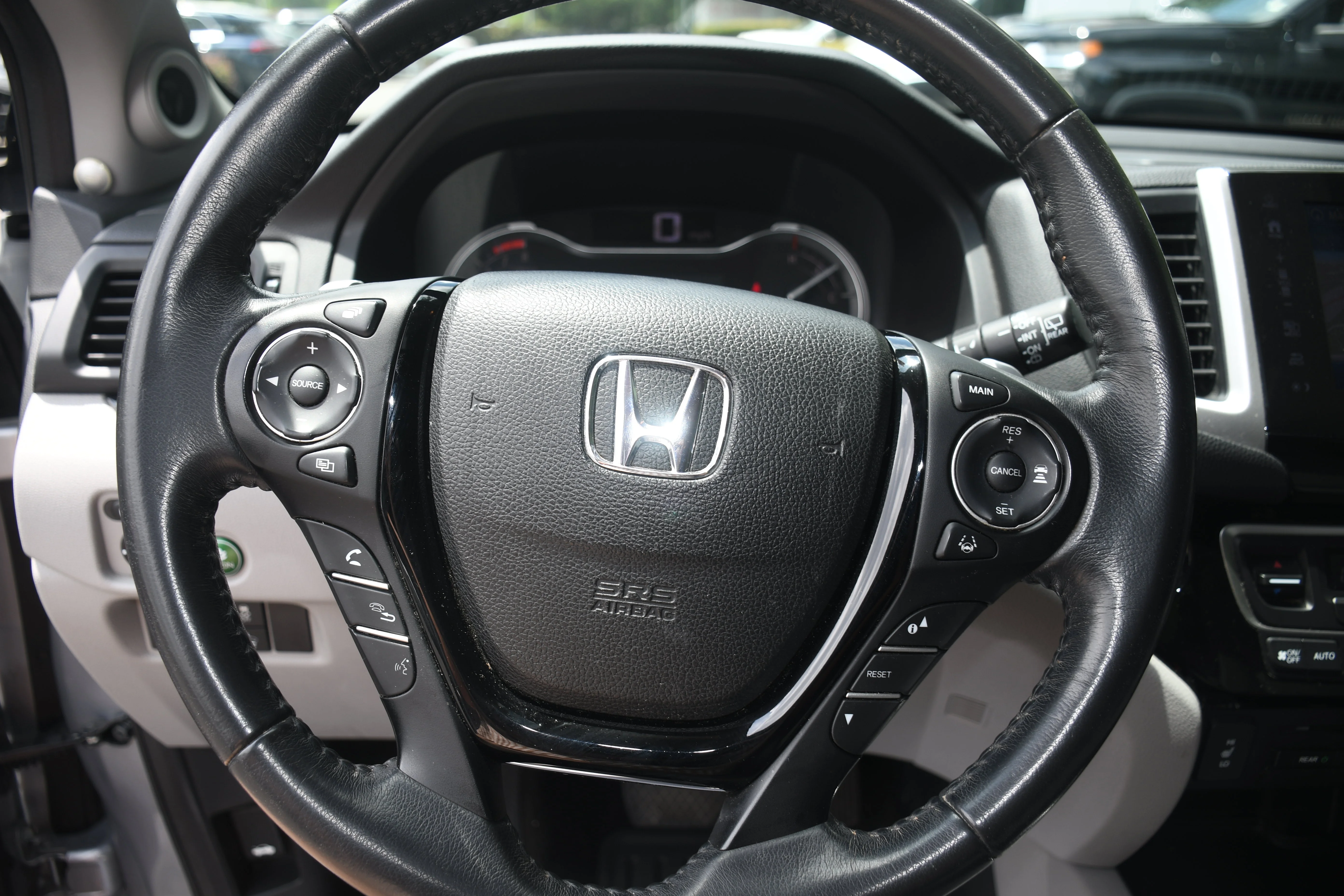 Used 2017  Honda Touring image 13