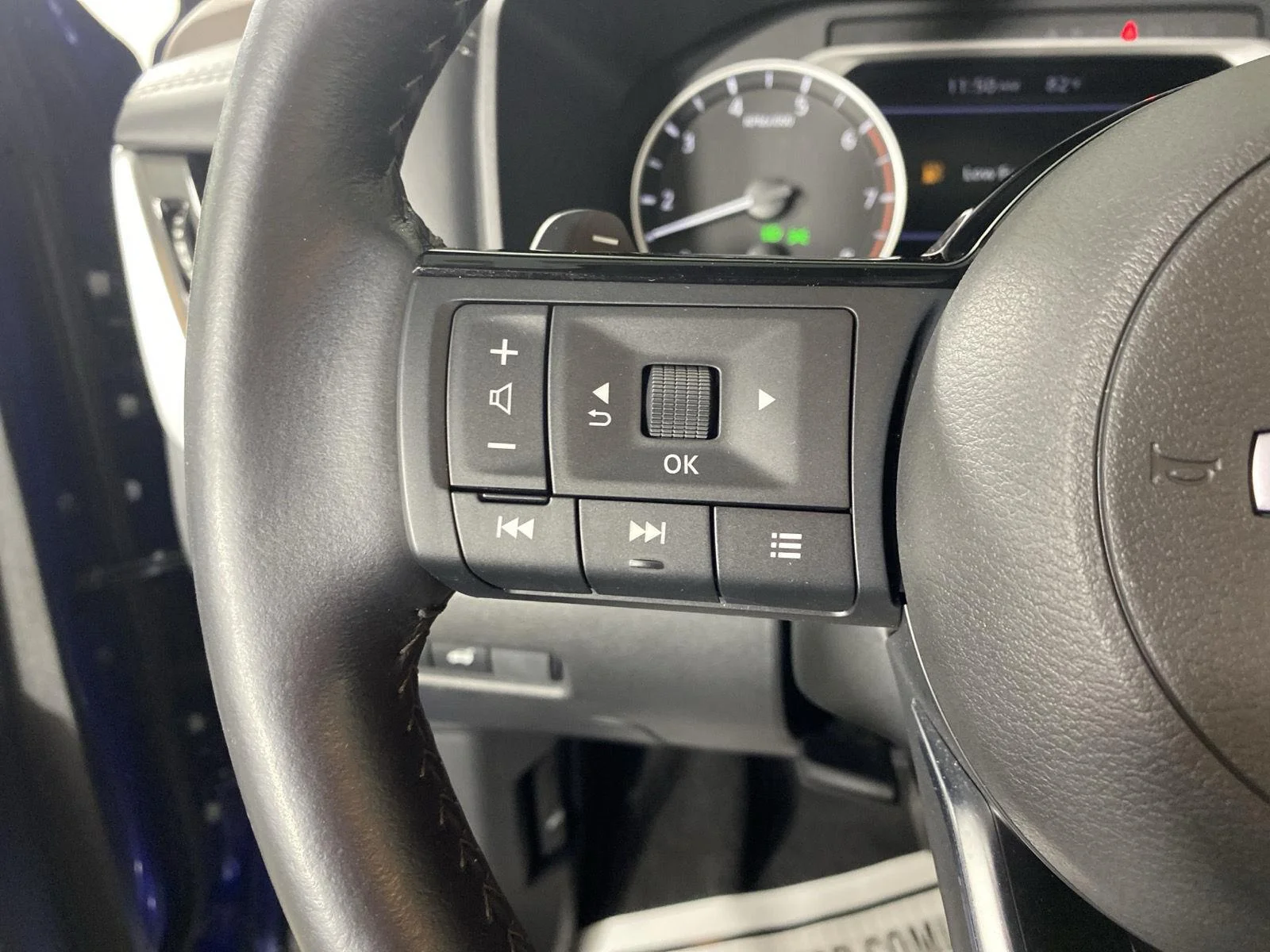 Certified Used 2023 Caspian Blue Metallic Nissan SL image 17