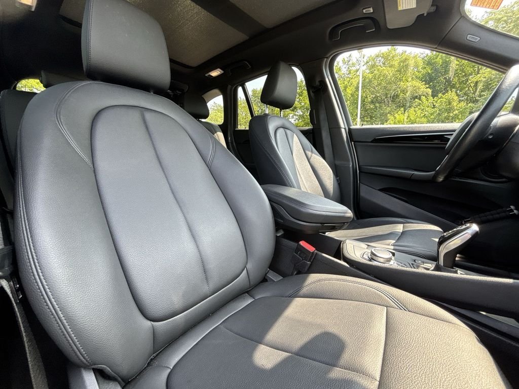 Used 2021 White BMW xDrive28i image 27