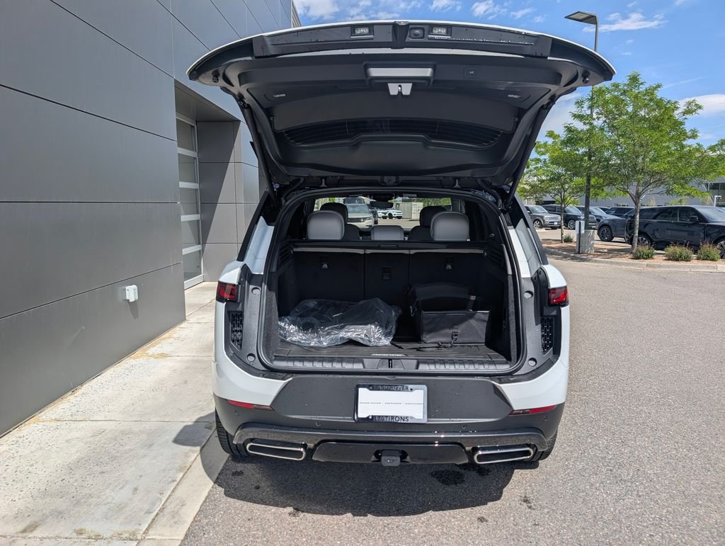 New 2026 Fuji White Land Rover SE image 16
