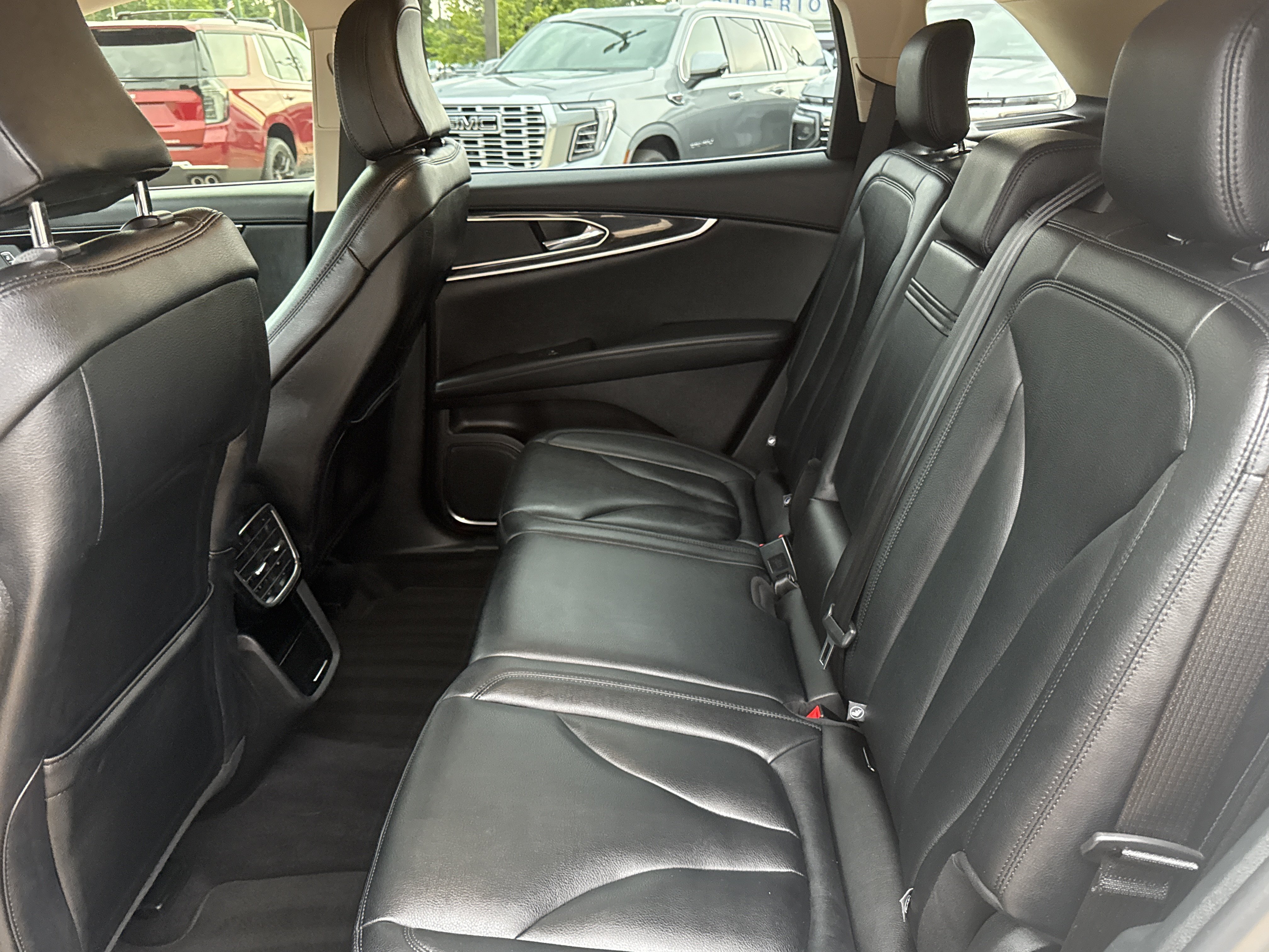 Used 2022 Silver Lincoln Standard image 6