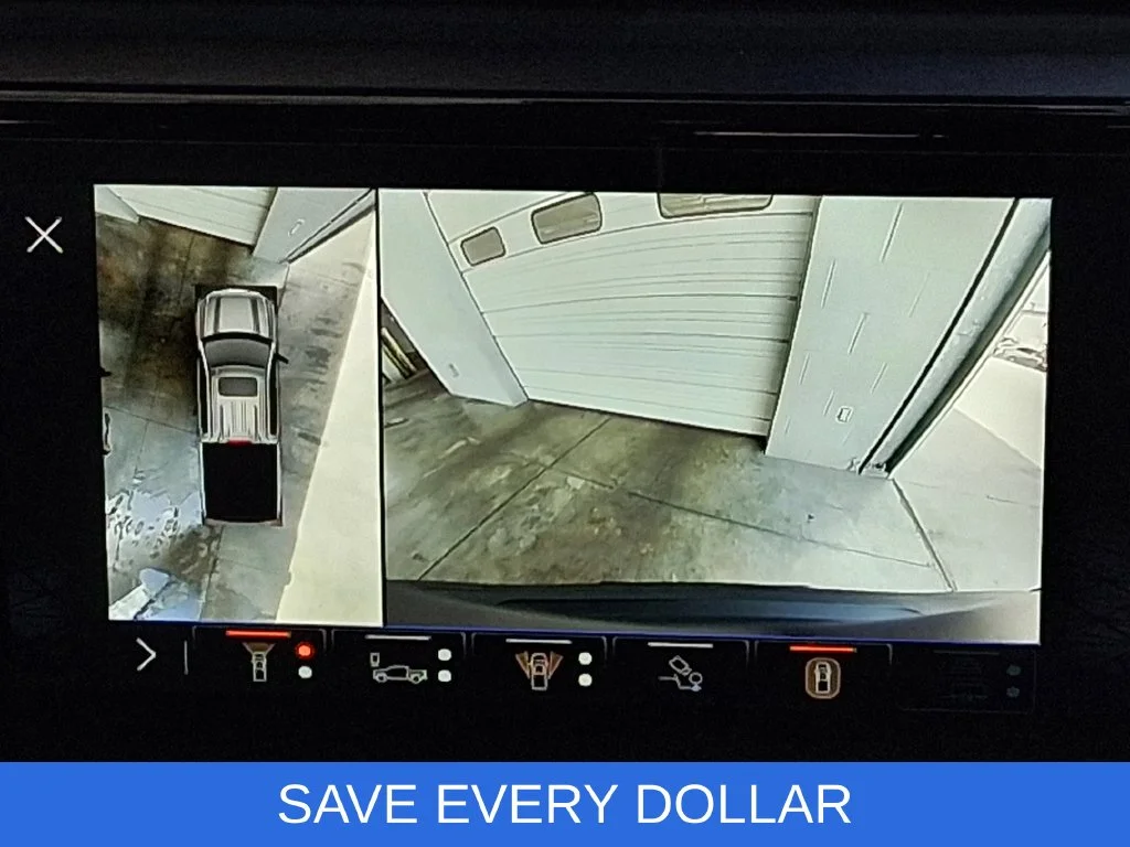 Used 2025 White GMC AT4X image 19