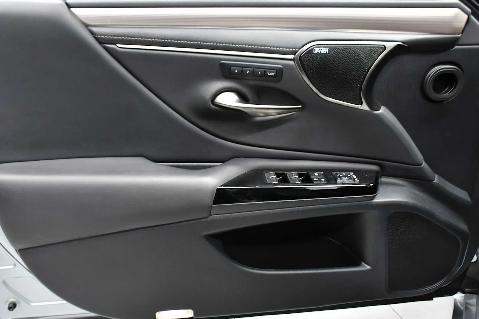 Used 2023 Iridium Lexus F SPORT Handling image 15