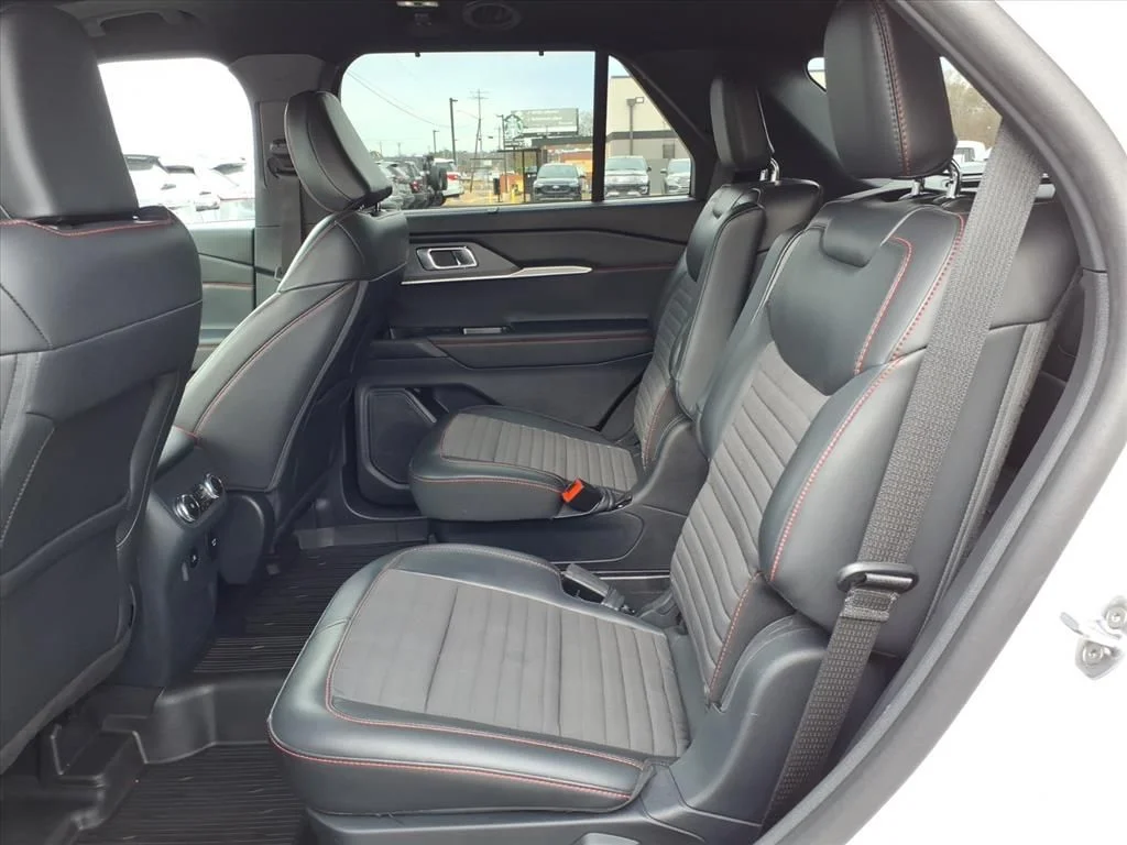 2025 Ford Explorer ST-LINE - Photo 11