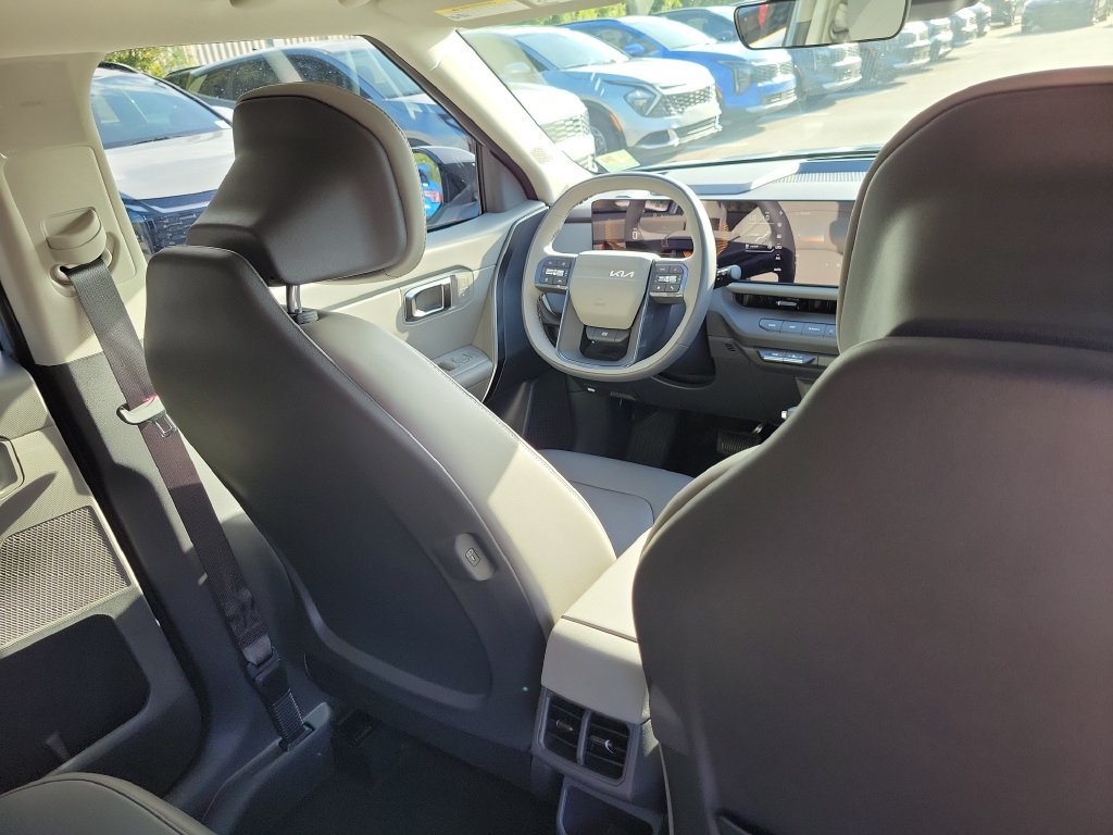 New 2027 Pale Gray Kia EX image 13