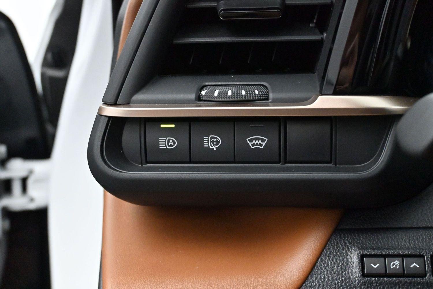 Used 2025  Toyota XLE image 28