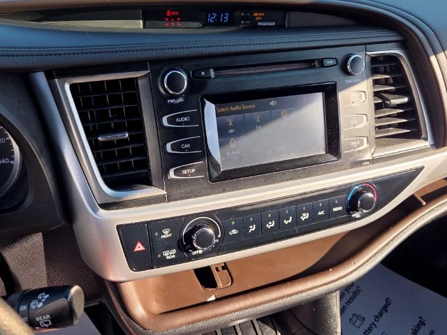 Used 2019 White Toyota LE image 20