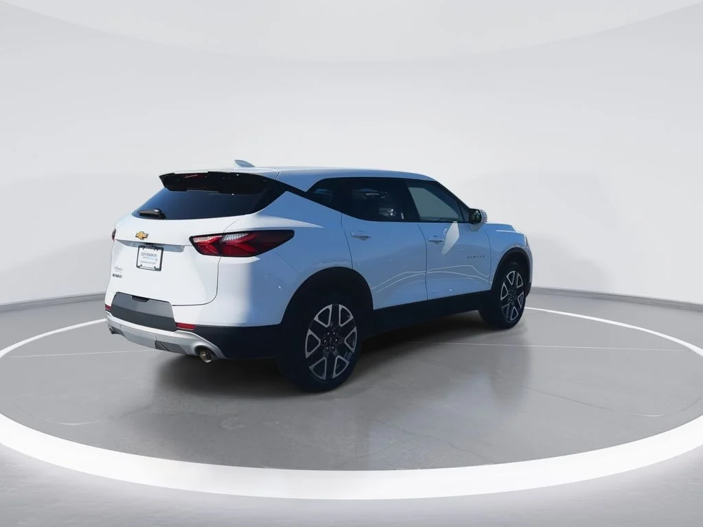 Used 2022 White Chevrolet LT image 8