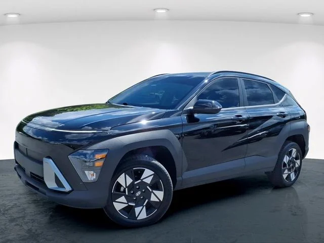 Used 2025 Black Hyundai SEL image 2