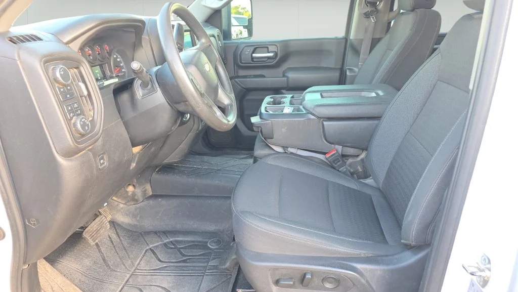 Used 2025 White Chevrolet Custom image 14