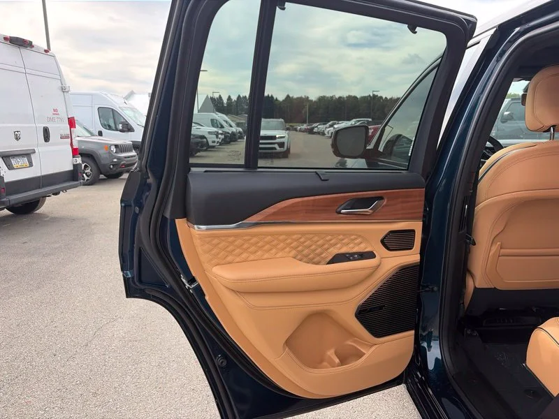 New 2027 Fathom Blue Pearl-Coat Paint Jeep Summit image 14