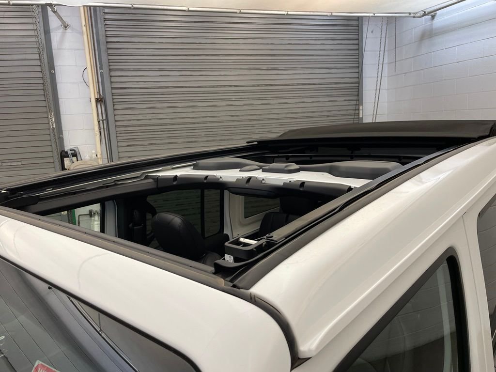 New 2026 Bright White Clear-Coat Exterior Paint Jeep Moab 392 image 16