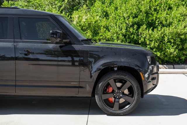New 2026 Santorini Black Metallic Land Rover X image 12