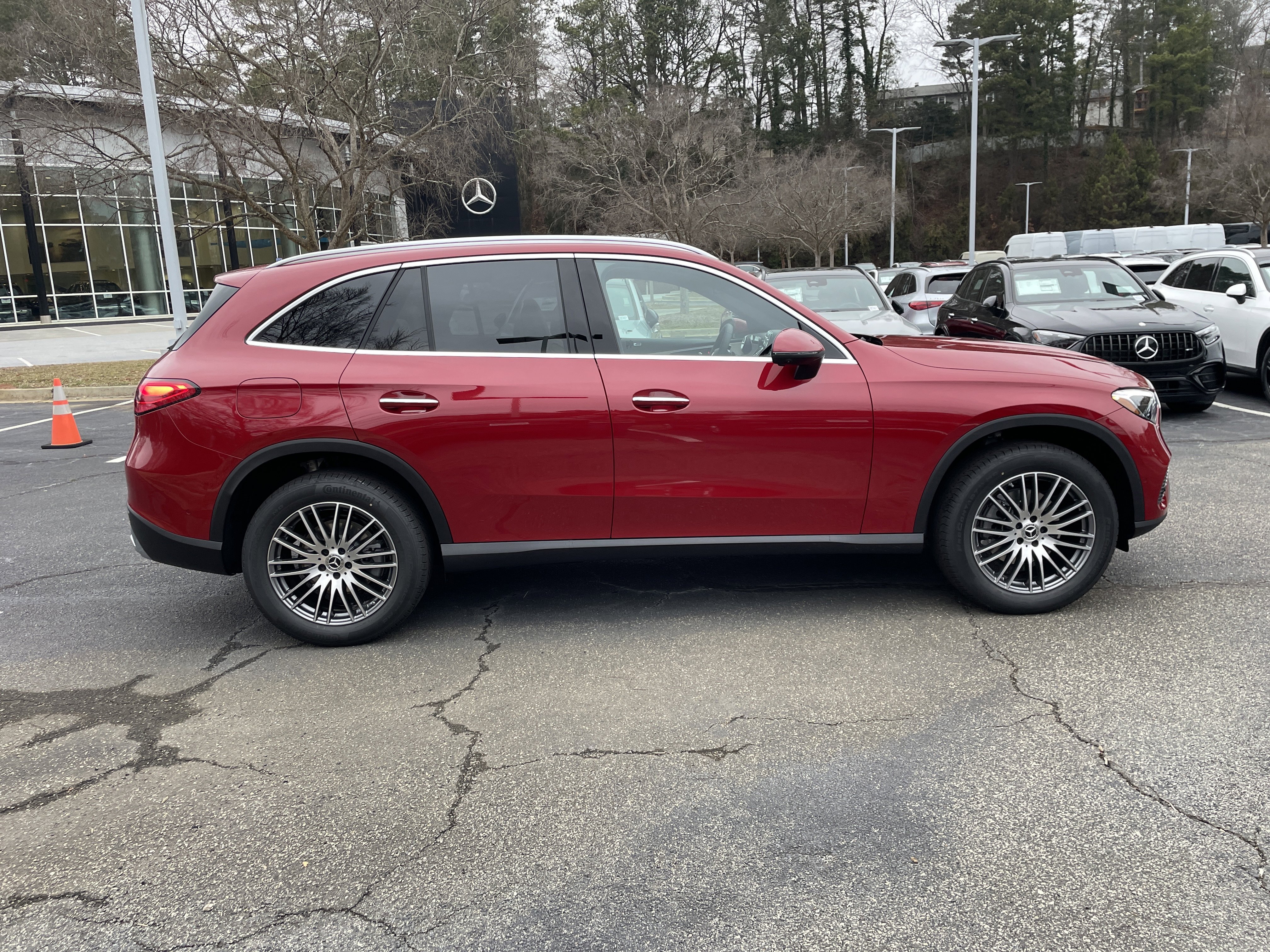 New 2026 MANUFAKTUR Patagonia Red Metallic Mercedes-Benz GLC 300 SUV image 5