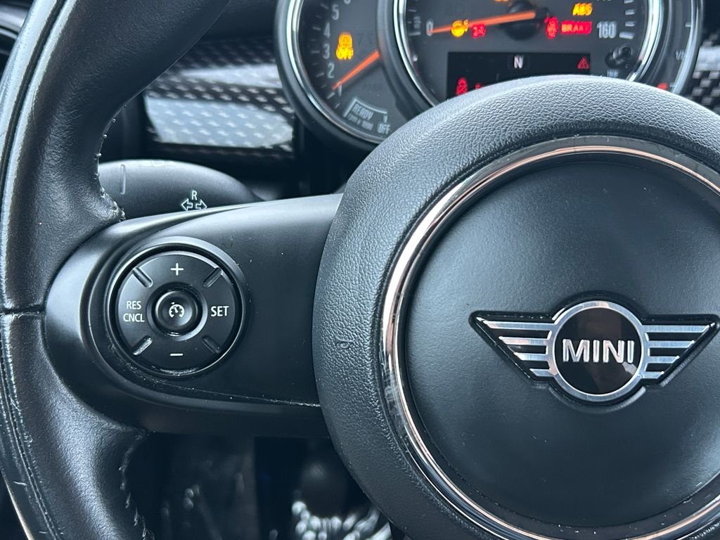 Used 2019 Pepper White MINI Classic image 18