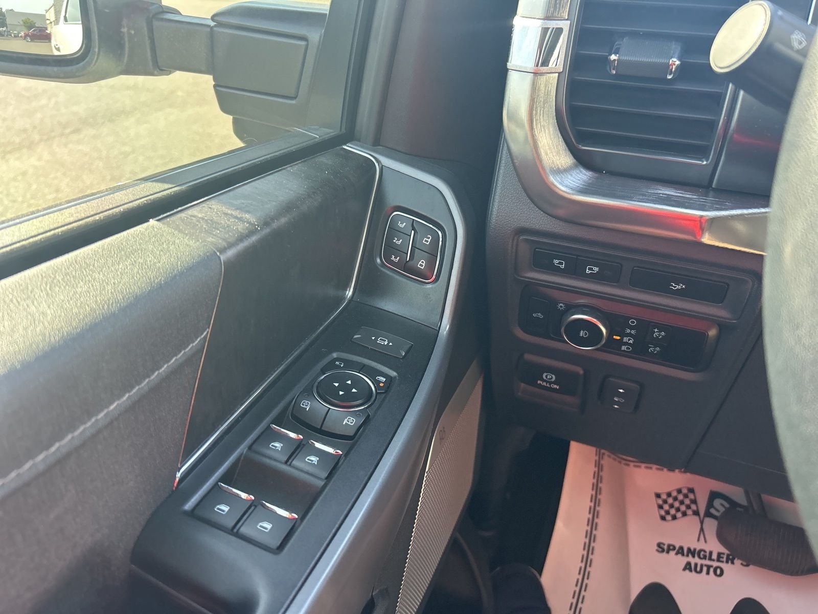 Used 2023  Ford Lariat image 22