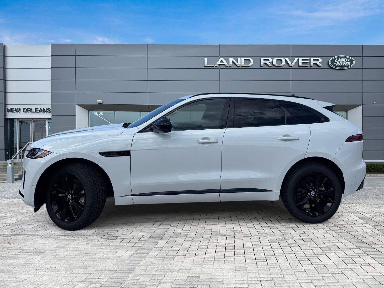 New 2026 Fuji White JAGUAR P250 R-DYNAMIC S image 2