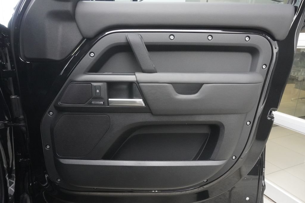 2026 Land Rover Defender V8 - Photo 21