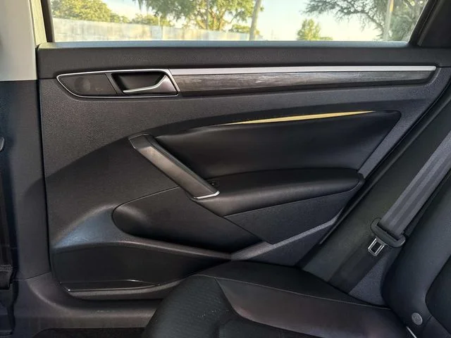 Used 2018 Silver Volkswagen 2.0T SE image 17