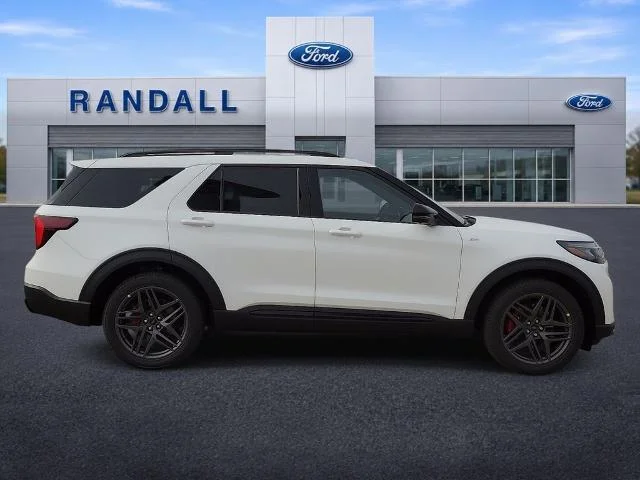 New 2026 Star White Metallic Tri-Coat Ford ST-Line image 6