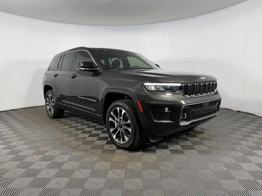 Certified Used 2024  Jeep Overland image 5