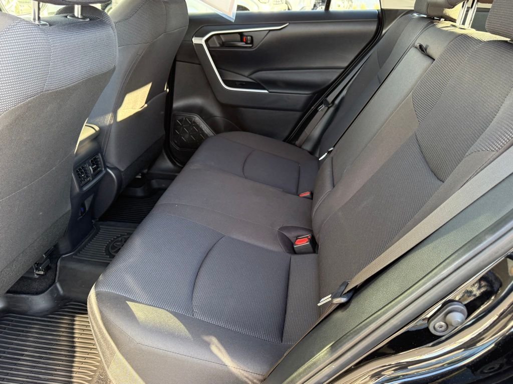 2025 Toyota RAV4 LE - Photo 30