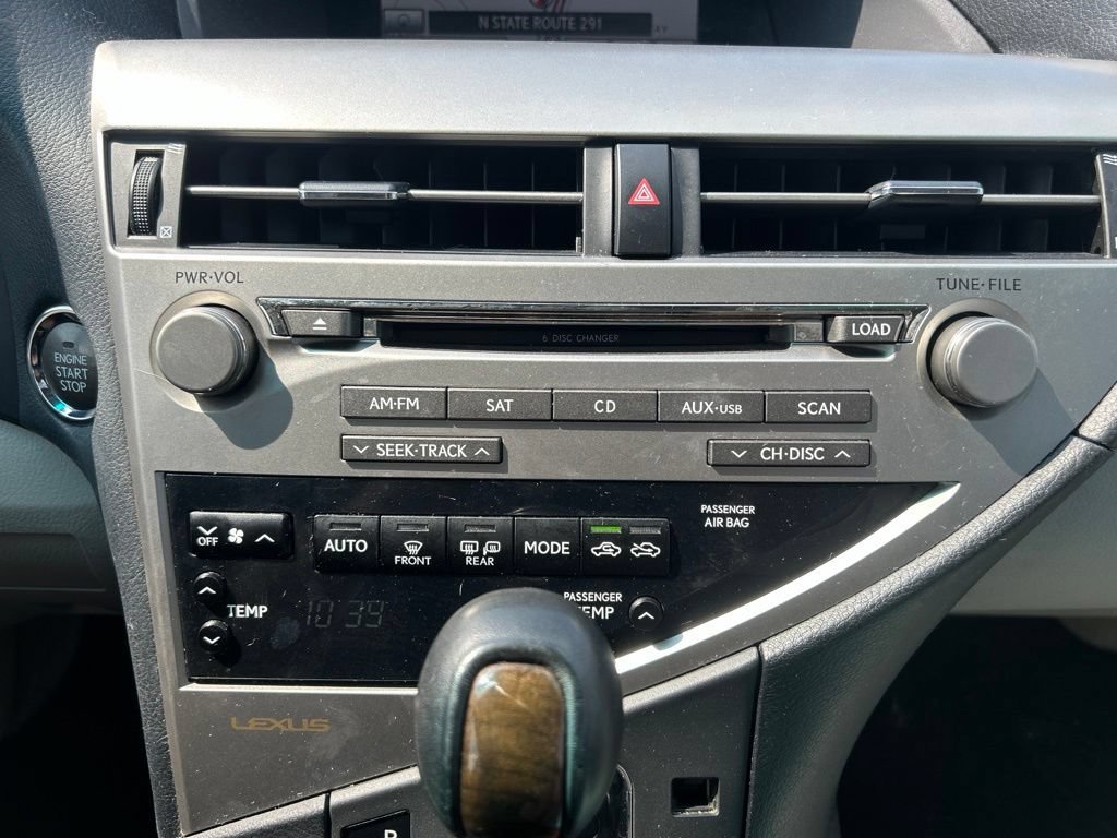 Used 2011 White Lexus  image 27