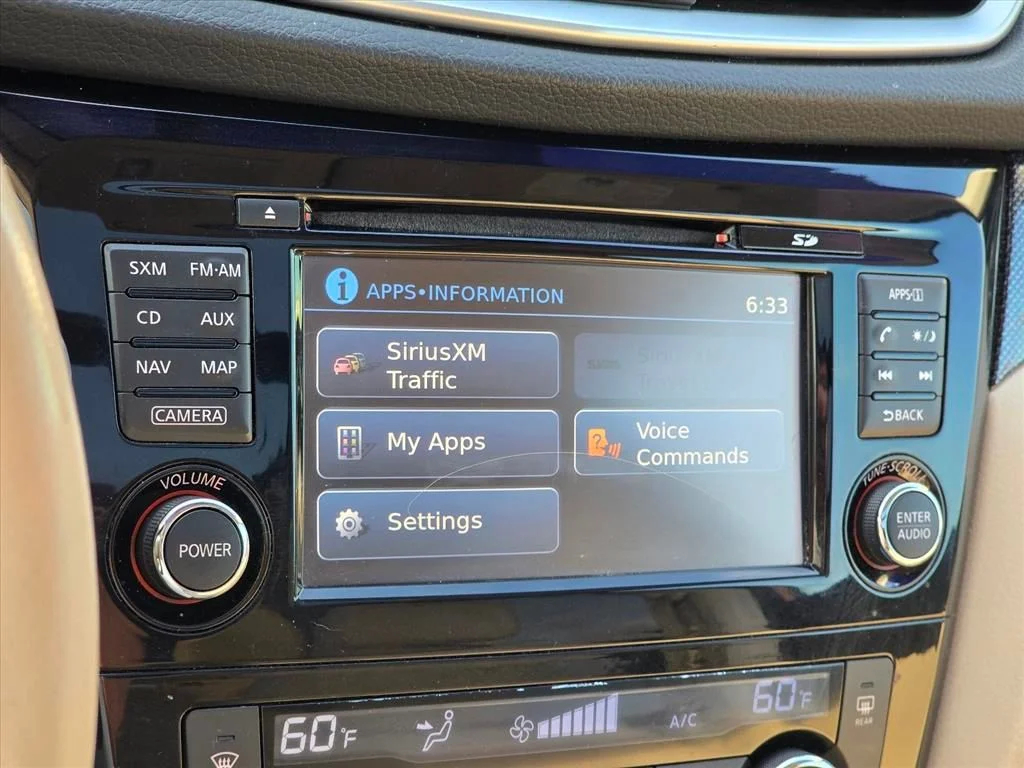 Used 2015 Red Nissan SL image 21