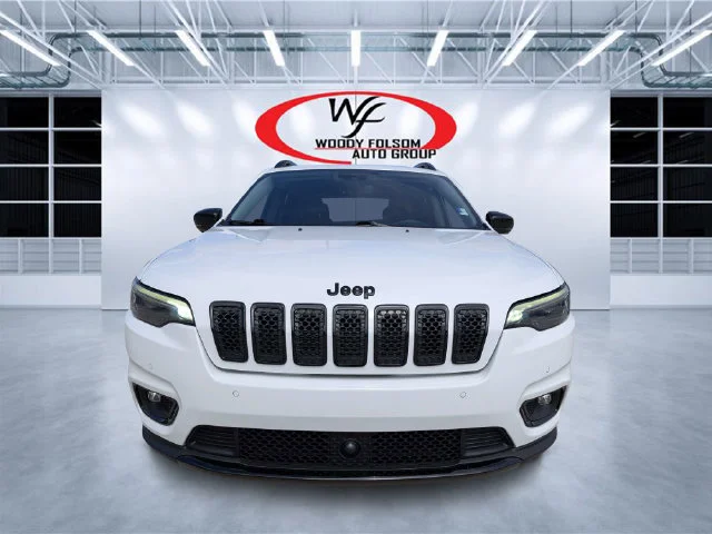 Used 2023 White Jeep Altitude image 8