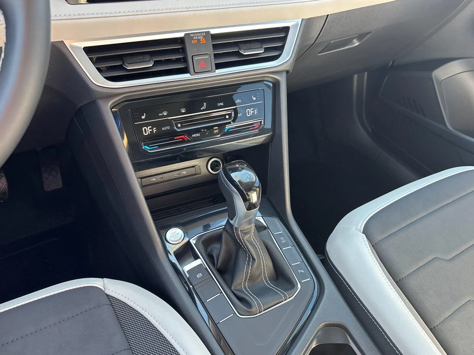 New 2027 Monument Gray Volkswagen SE image 25