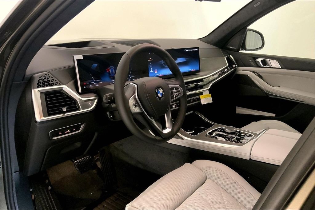Used 2027 Manhattan Green Metallic BMW  image 4