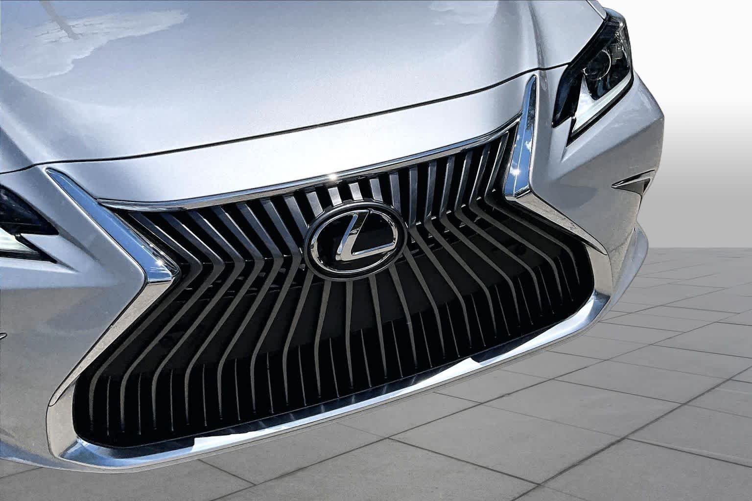 Used 2020 Silver Lining Metallic Lexus  image 30