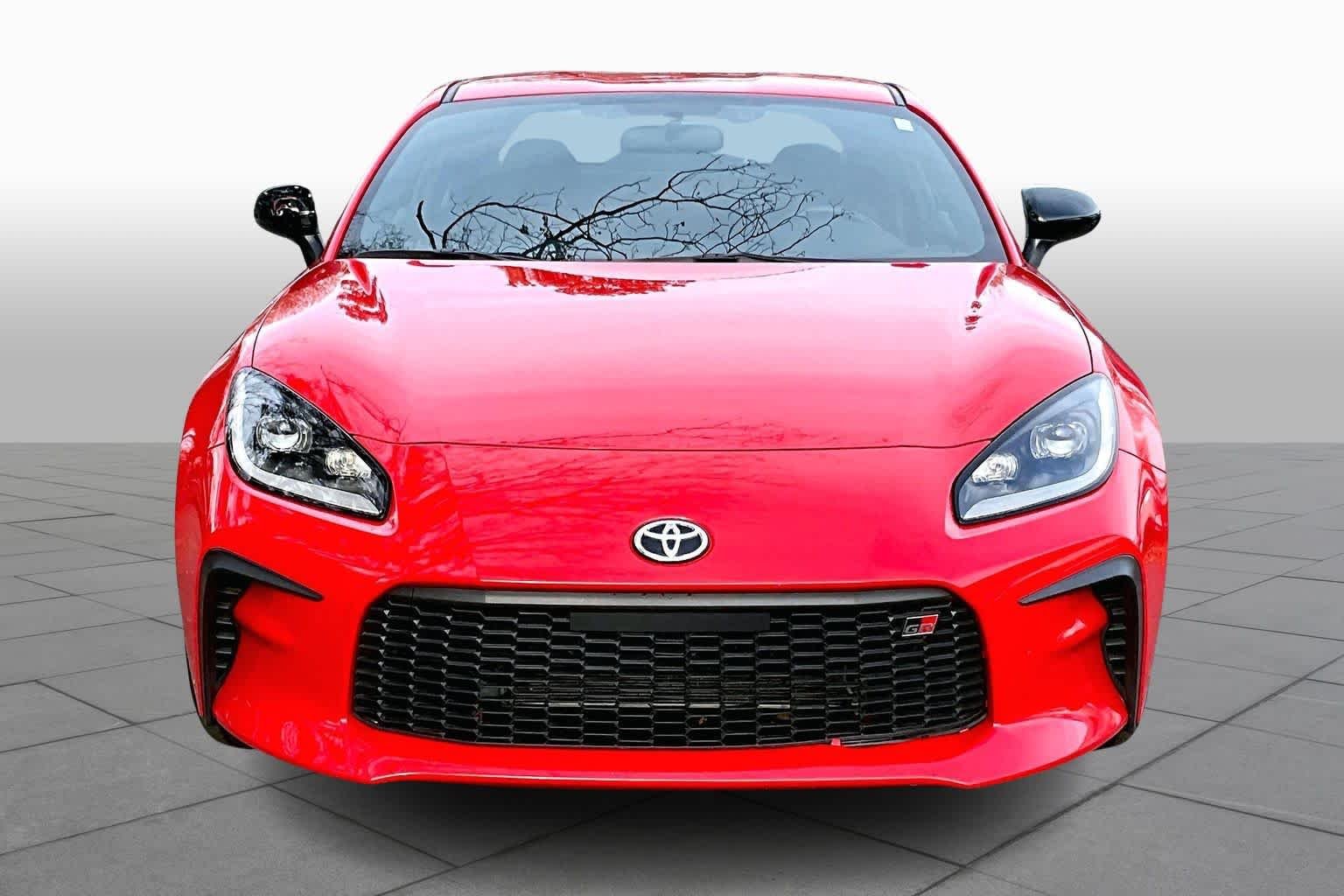 Used 2023 Track bRed Toyota  image 3